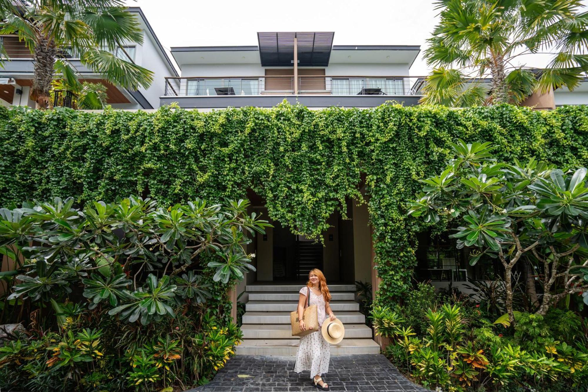 Le Resort And Villas Rawai Exterior foto The hotel's entrance